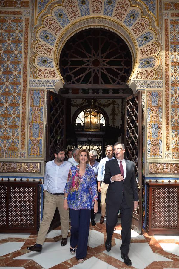 «Los mayores de 45 años también tenemos derecho a la vida», reivindica la exministra de Defensa en Murcia, al tiempo que proclama que su partido no quiere «gobernar a costa de lo que sea, eso se lo dejamos a Pedro Sánchez»