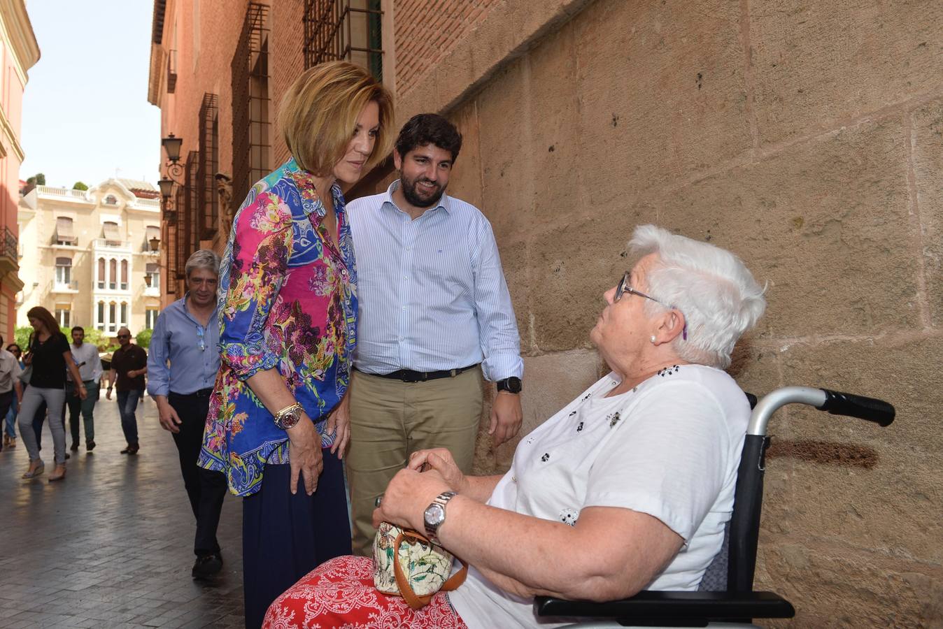 «Los mayores de 45 años también tenemos derecho a la vida», reivindica la exministra de Defensa en Murcia, al tiempo que proclama que su partido no quiere «gobernar a costa de lo que sea, eso se lo dejamos a Pedro Sánchez»