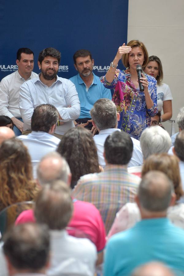 «Los mayores de 45 años también tenemos derecho a la vida», reivindica la exministra de Defensa en Murcia, al tiempo que proclama que su partido no quiere «gobernar a costa de lo que sea, eso se lo dejamos a Pedro Sánchez»