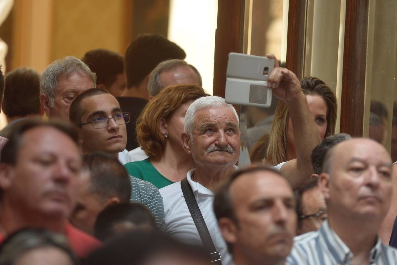 «Los mayores de 45 años también tenemos derecho a la vida», reivindica la exministra de Defensa en Murcia, al tiempo que proclama que su partido no quiere «gobernar a costa de lo que sea, eso se lo dejamos a Pedro Sánchez»