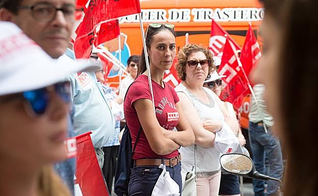 Trabajadores de las empresas conserveras en la concentración convocada en Murcia