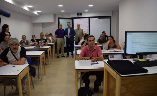 Javier Celdrán en el centro de empleo y formación de Jesús Abandonado.