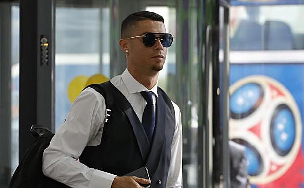 Cristiano Ronaldo, en el aeropuerto de Moscú. 