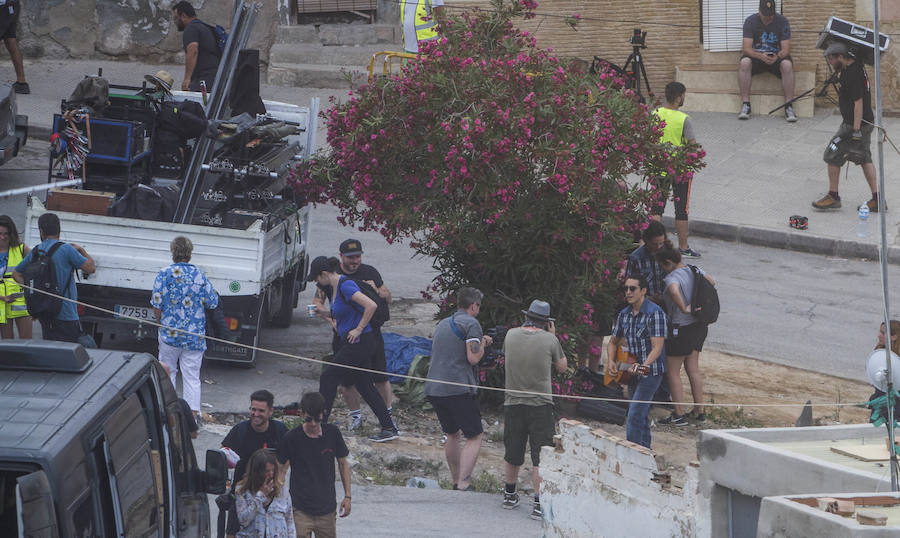 Una productora graba hoy varias escenas de la saga cinematográfica en el barrio, convertido por unas pocas horas en un suburbio mexicano