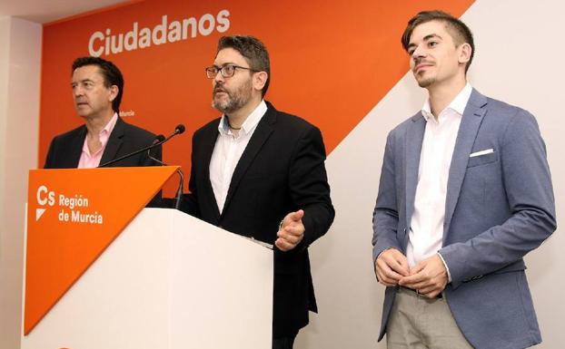 Juan José Molina, Miguel Sánchez y José Luis Ros durante la presentación de su propuesta de Ley de Gobierno Abierto y Lucha Contra la Corrupción.