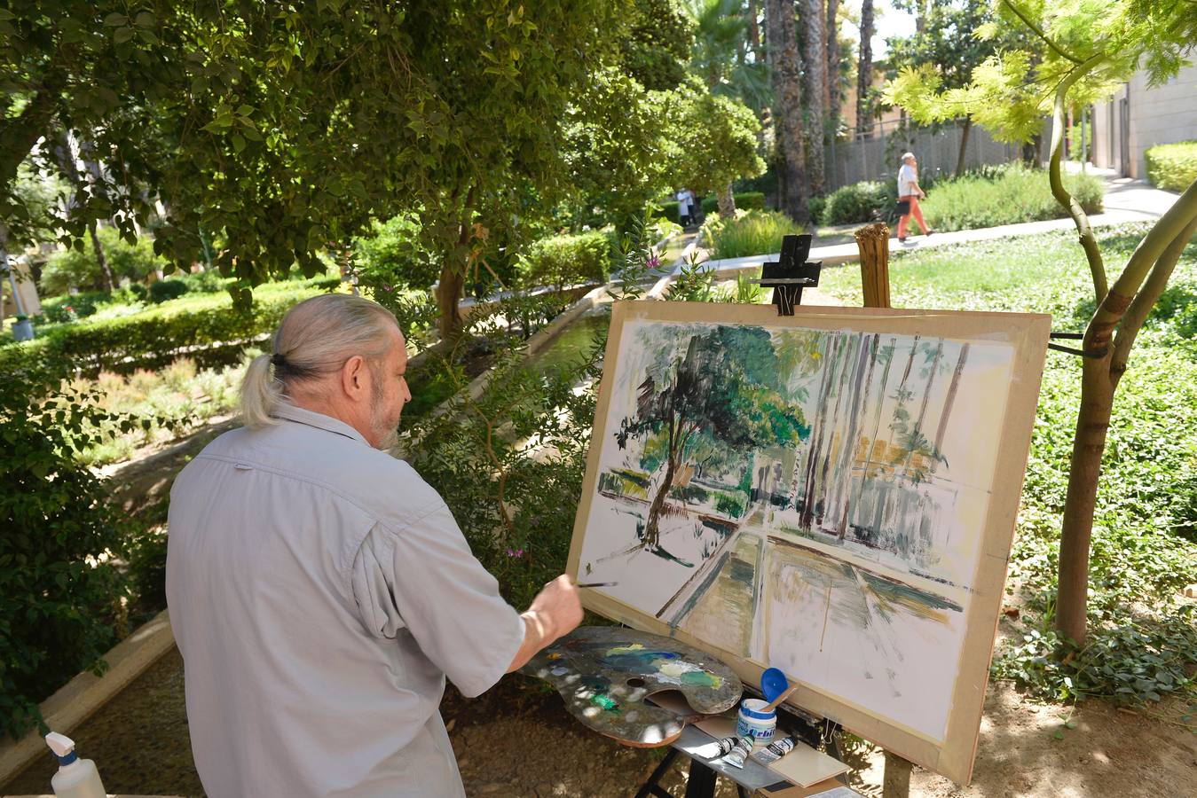 18 artistas plasman su visión del huerto López-Ferrer, considerado el último jardín hispanomusulmán de la ciudad y cuyo origen se remonta al siglo XV, durante una actividad cultural incluida en la programación del XI Festival Internacional de Folclore en el Mediterráneo.