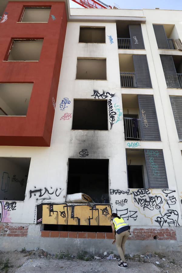 La Policía Nacional hace una redada en un edificio abandonado, ocupado por inmigrantes, en Barriomar