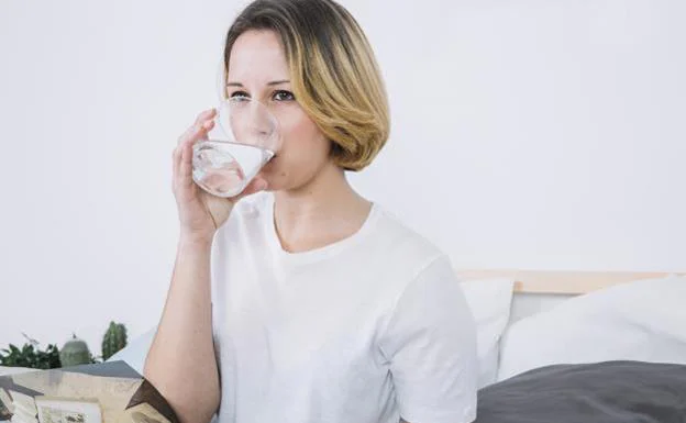 ¿Cuánta agua tenemos que beber en verano?