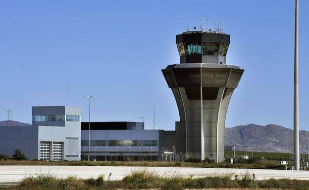 Torre de control del aeropuerto de Corvera.