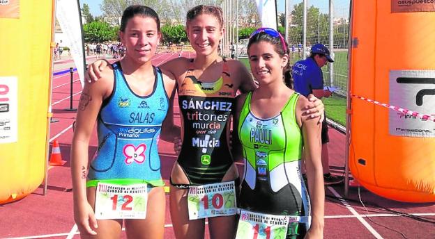 Laura Salas, Paula Sánchez y Paula López. 