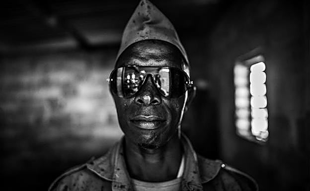 No te gustará tener enfrente a este hombre