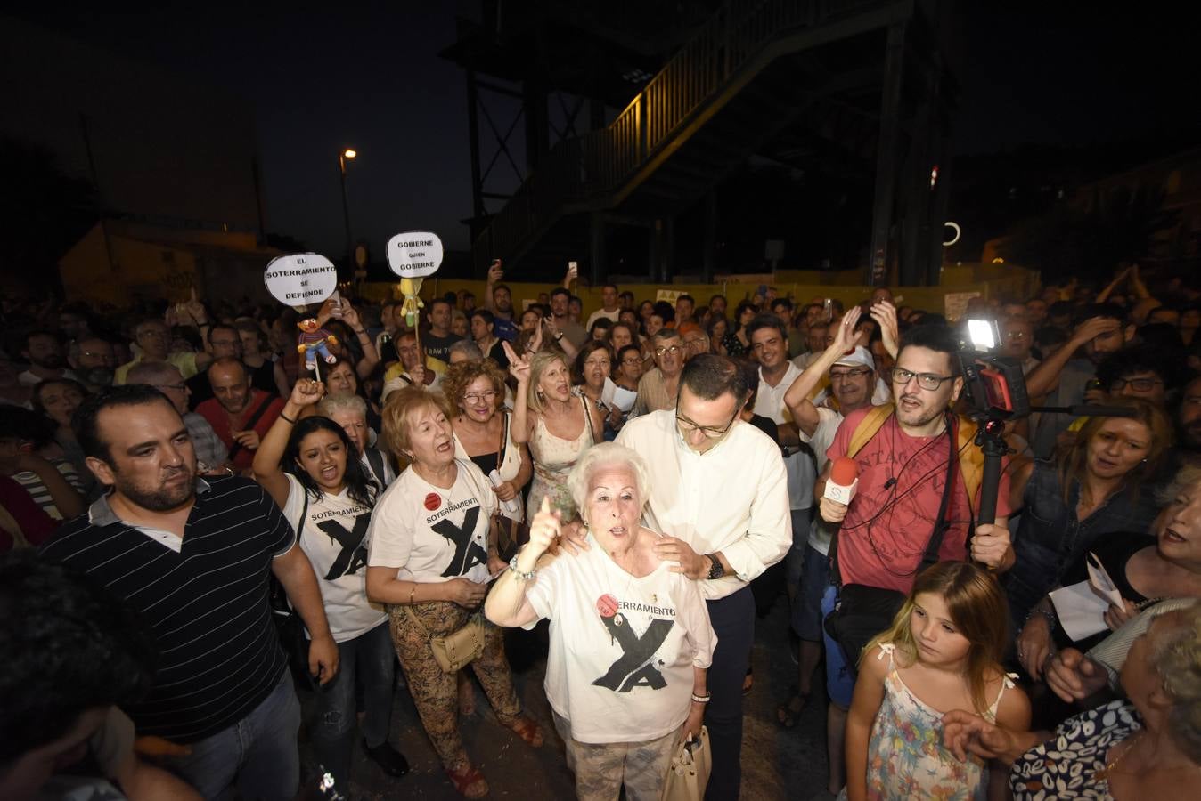 El colectivo se basa en un contrato de Adif para señalar que no circularía ningún tren por el desvío antes de enero de 2019, o un año más tarde.