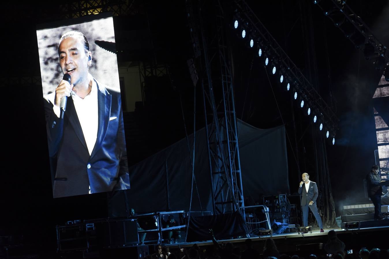 Alejandro Fernández inundó la Plaza de Toros de Murcia con la balada y la esencia de México.