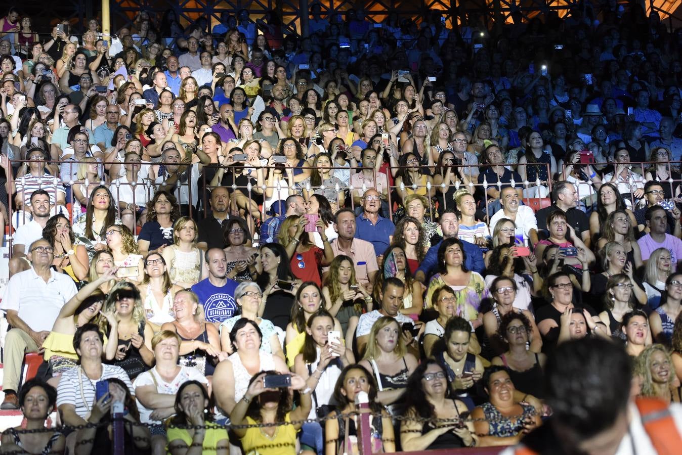Alejandro Fernández inundó la Plaza de Toros de Murcia con la balada y la esencia de México.