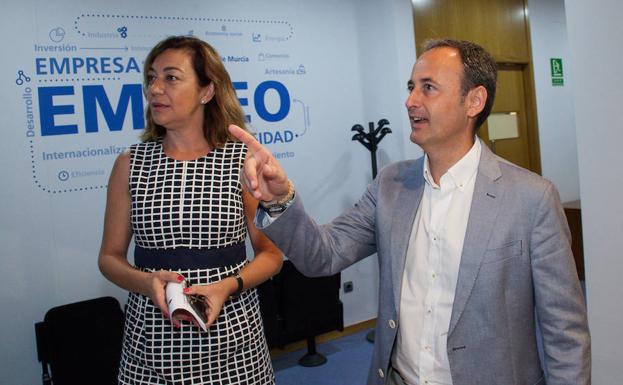 Javier Celdrán y Severa González, este jueves, en la rueda de prensa sobre la EPA.