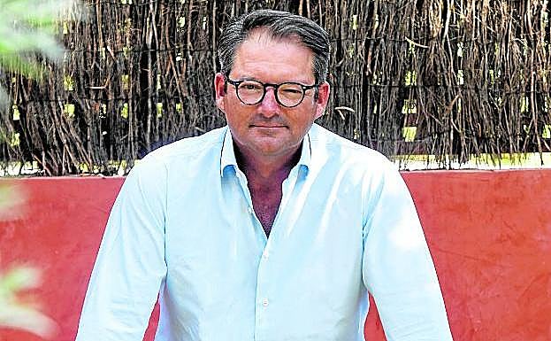 José María Meseguer, ayer, con los trofeos logrados en Palma. 