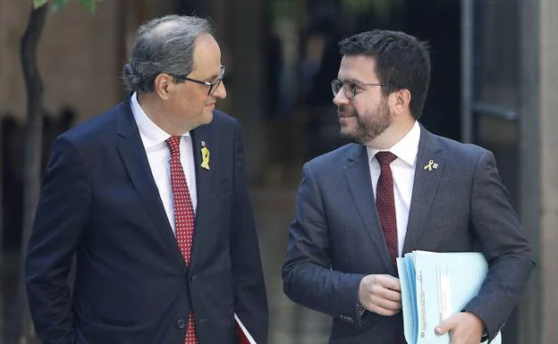Pere Aragonès (d), junto al president, Quim Torra.