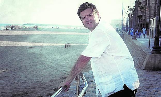 El sociólogo y diputado Andrés Pedreño, en Águilas. 