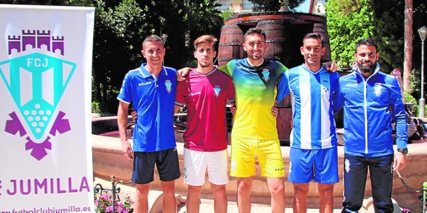 Equipaciones nuevas del Jumilla. 