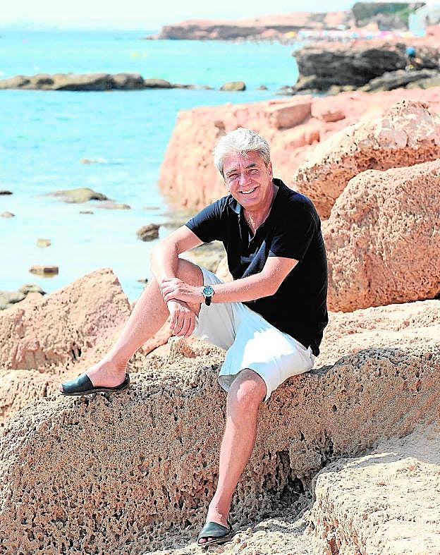 Miguel Ángel Miralles, en la costa del Pilar de la Horadada 