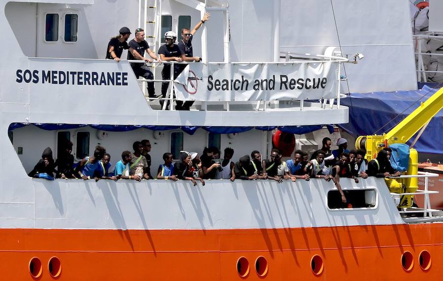 España lleva a Bruselas un «mecanismo estable» en la UE para acoger inmigrantes como los del Aquarius