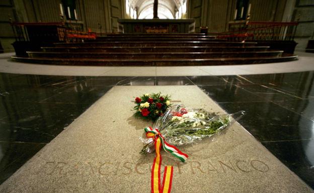Vista de la tumba de Francisco Franco en la Basílica del Valle de los Caídos. 