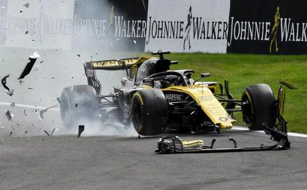 El coche de Nico Hulkenberg tras el accidente en Spa con Fernando Alonso