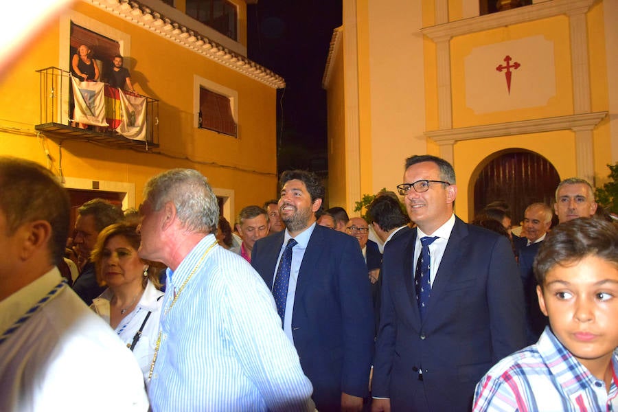 Unas cuatro mil personas llegadas desde toda la geografía regional y nacional presenciaron la espectacular 'cohetada' y posterior lanzamiento del castillo de fuegos artificiales en la noche del pasado martes en Ojós