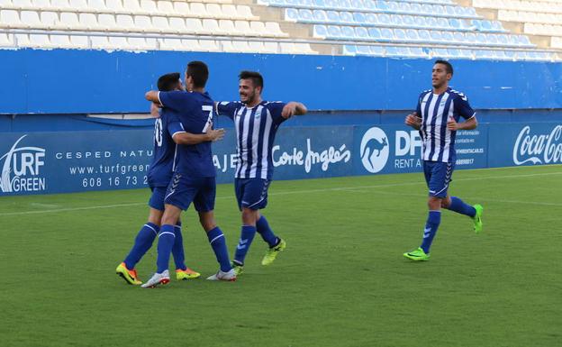 Los jugadores del Lorca FC celebran uno de los goles ante el Churra.