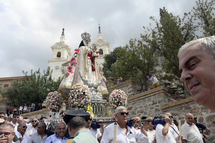 Durante el trayecto, la Patrona estuvo acompañada por cientos de murcianos desde la salida de su santuario hasta su llegada a la iglesia del Carmen
