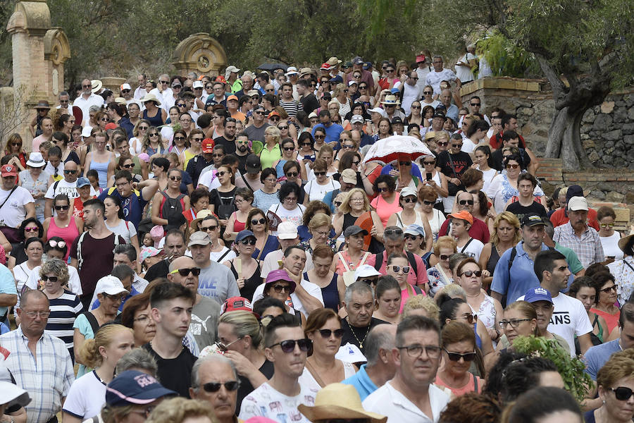 Durante el trayecto, la Patrona estuvo acompañada por cientos de murcianos desde la salida de su santuario hasta su llegada a la iglesia del Carmen
