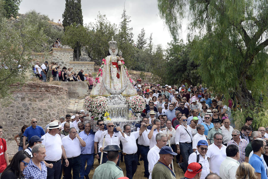 Durante el trayecto, la Patrona estuvo acompañada por cientos de murcianos desde la salida de su santuario hasta su llegada a la iglesia del Carmen