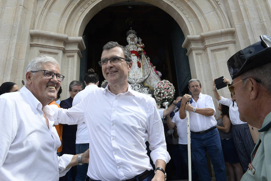 Durante el trayecto, la Patrona estuvo acompañada por cientos de murcianos desde la salida de su santuario hasta su llegada a la iglesia del Carmen