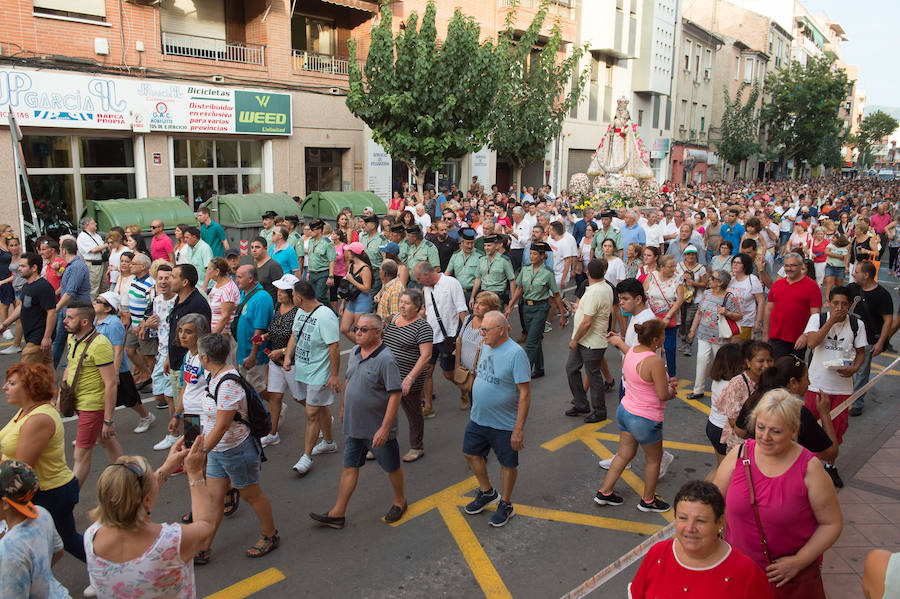 Durante el trayecto, la Patrona estuvo acompañada por cientos de murcianos desde la salida de su santuario hasta su llegada a la iglesia del Carmen