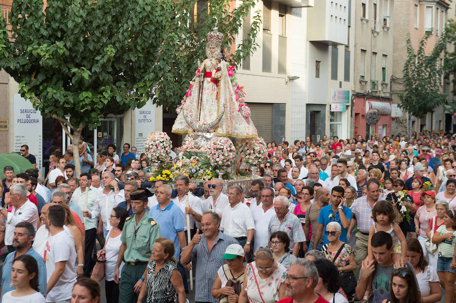 Durante el trayecto, la Patrona estuvo acompañada por cientos de murcianos desde la salida de su santuario hasta su llegada a la iglesia del Carmen