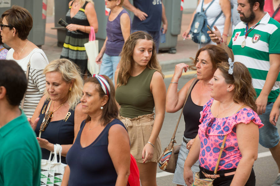 Durante el trayecto, la Patrona estuvo acompañada por cientos de murcianos desde la salida de su santuario hasta su llegada a la iglesia del Carmen