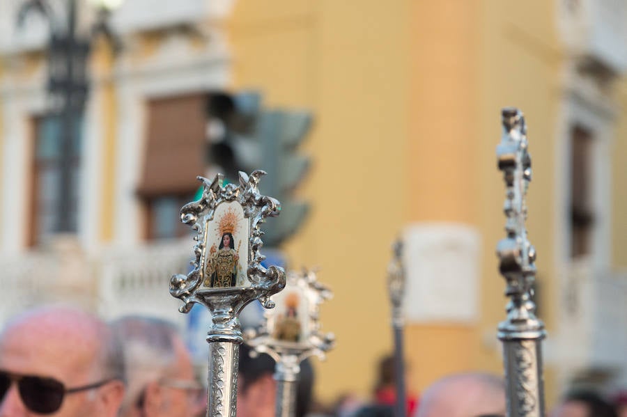 Durante el trayecto, la Patrona estuvo acompañada por cientos de murcianos desde la salida de su santuario hasta su llegada a la iglesia del Carmen