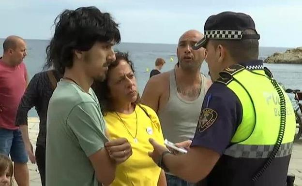 Un nuevo enfrentamiento por lazos obliga a la policía de Blanes a intervenir