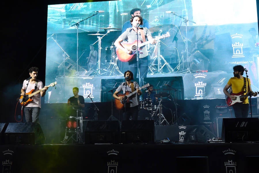 Más de 3.000 personas llenaron la plaza Belluga para ver a siete artistas murcianos dar el pistoletazo de salida oficial a las celebraciones