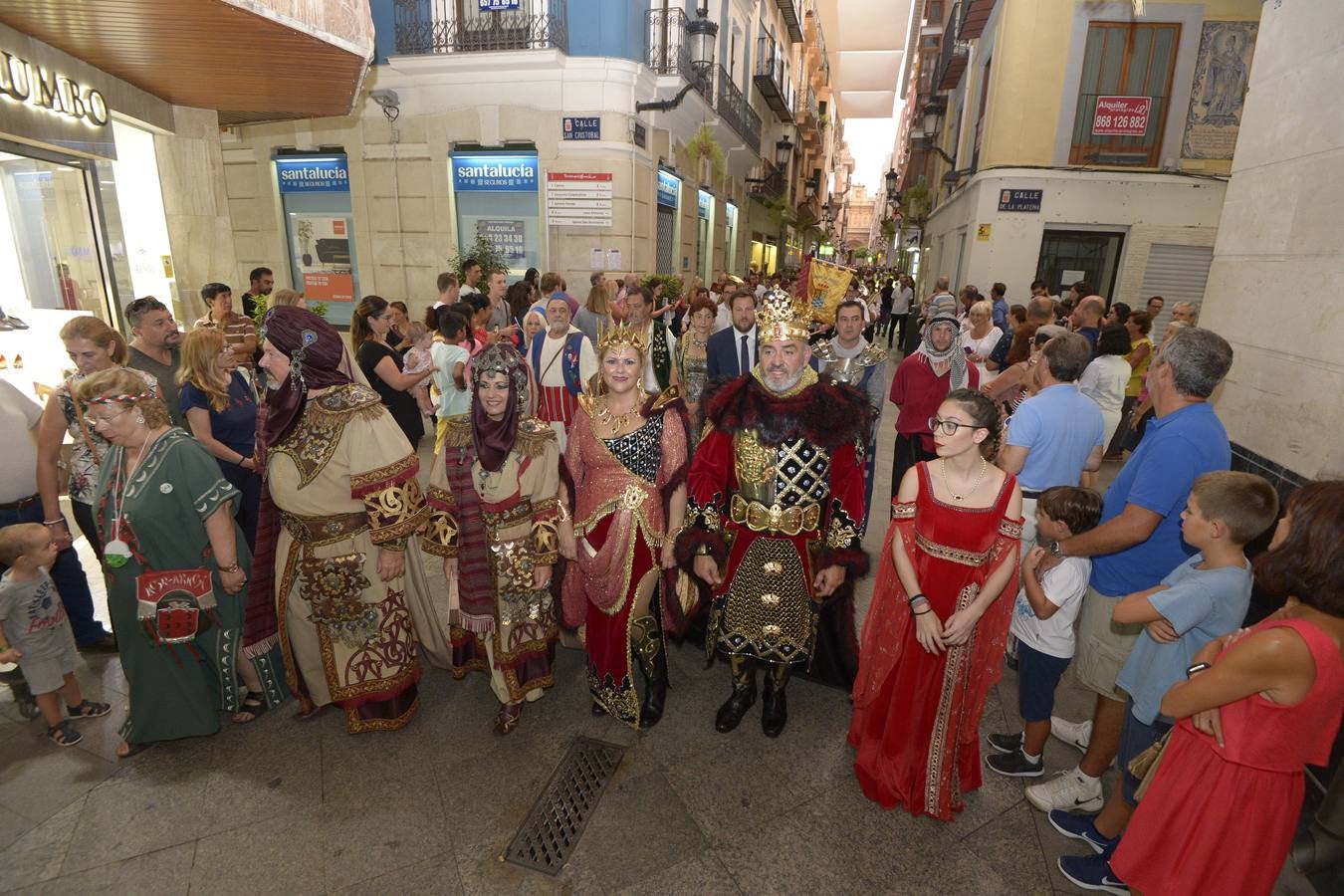 El pregonero Yayo Delgado ensalza en un Romea abarrotado de público la tradición de kábilas y mesnadas