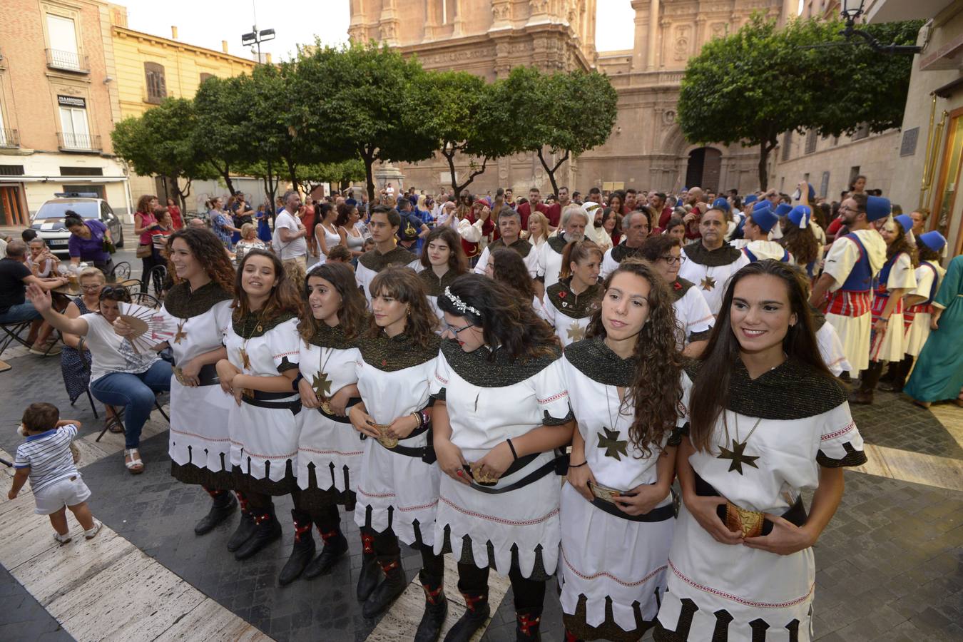 El pregonero Yayo Delgado ensalza en un Romea abarrotado de público la tradición de kábilas y mesnadas