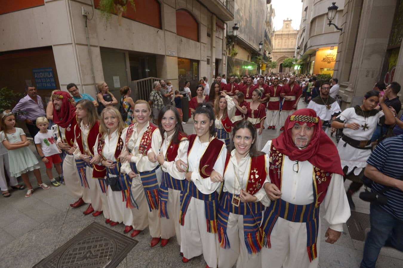 El pregonero Yayo Delgado ensalza en un Romea abarrotado de público la tradición de kábilas y mesnadas