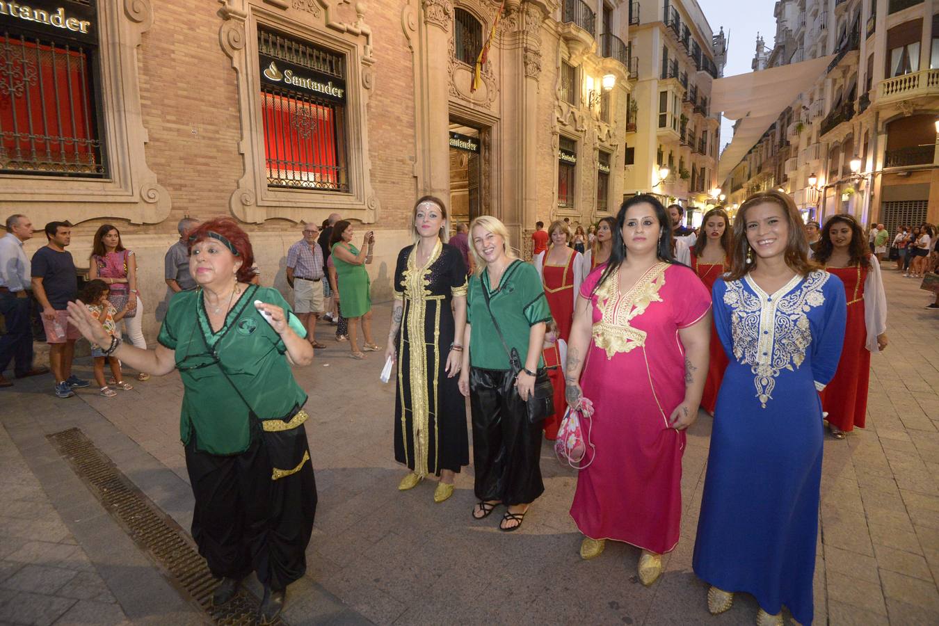 El pregonero Yayo Delgado ensalza en un Romea abarrotado de público la tradición de kábilas y mesnadas