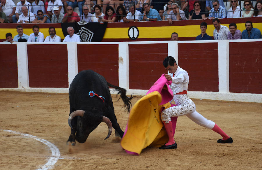 Manuel Rodríguez, ovación y silencio tras aviso. Pablo Atienza, silencio y silencio tras aviso. Adrien Salenc, oreja con petición de la segunda y dos orejas.