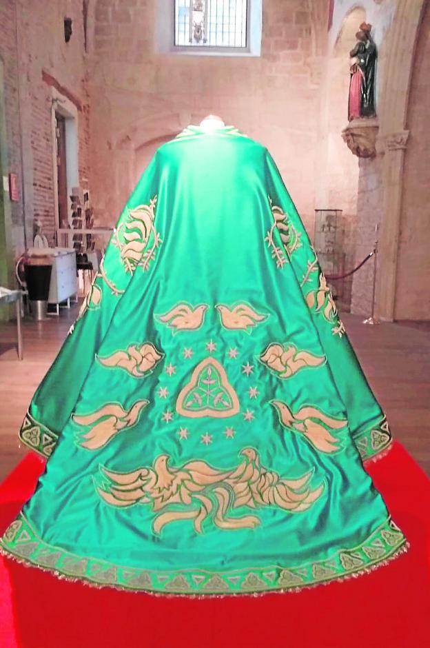 El 'Manto por la paz' que lucirá la Fuensanta el domingo.