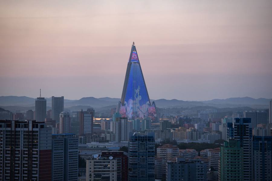 Corea del Norte celebrará con un impactante desfile el 70 aniversario de su fundación. El acto, que se espera toda una demostración del régimen, será el domingo y las calles ya empiezan a prepararse durante los días previos.