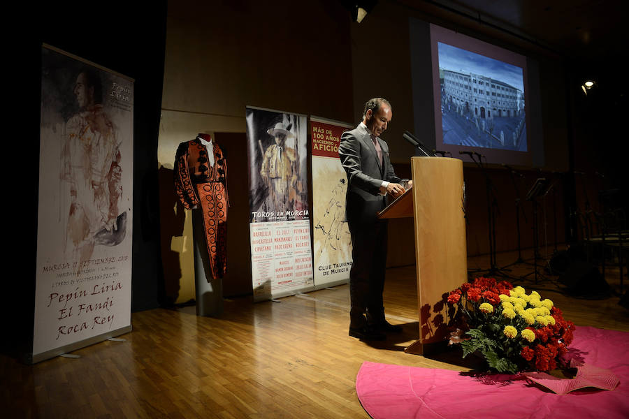 El diestro de Cehegín, que el próximo martes está anunciado en el coso de La Condomina en sus 25 años de alternativa, fue el pregonero taurino de la Feria 2018 en un acto en el Auditorio