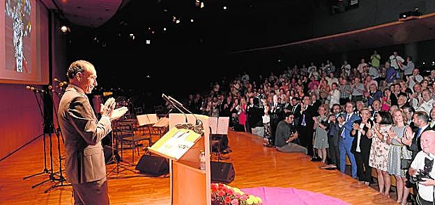 Pepín Liria, el matador de toros de Cehegín, fue anoche el protagonista del pregón anunciador de la feria taurina de Murcia.