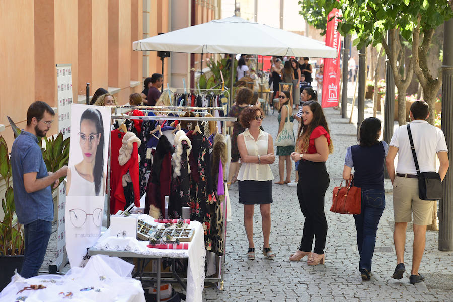 El popular enclave de la capital acoge la tercera edición de esta fiesta de la moda y la creatividad, que incluye música en directo, un mercadillo artesanal, cuatro desfiles y una exposición