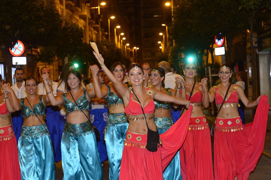 Moros y Cristianos convocan con un pasacalles a la ciudad para celebrar esta tarde el 35º aniversario de su fundación